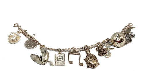 A FINE VINTAGE STERLING CHARM BRACELET 6.75" LONG