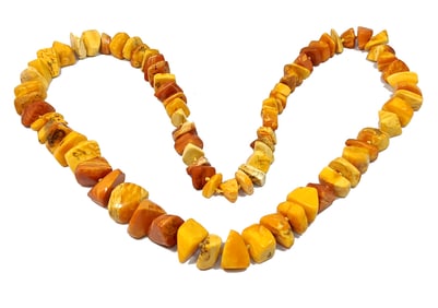 A WONDERFUL LARGE BALTIC AMBER NECKLACE 30" LONG 84 GRAMS