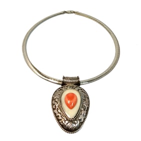 A FINE VINTAGE STERLING PENDANT AND NECKLACE BONE CORAL 85 GRAMS