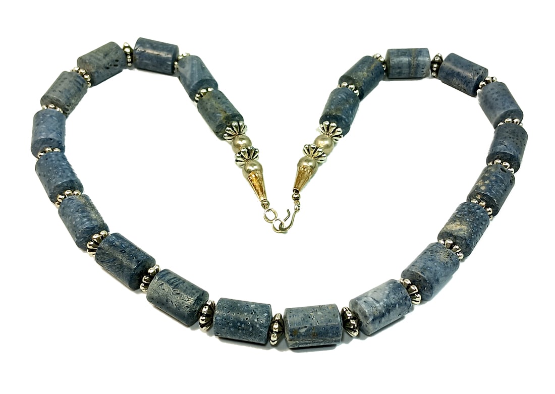 AN EXQUISITE VINTAGE BLUE CORAL NECKLACE 22" 108 GRAMS: THIS LOT FEATURES AN EXQUISITE VINTAGE BLUE CORAL NECKLACE. THE NECKLACE IS 22" LONG AND WEIGHT 108.5 GRAMS. PROPERTY OF A FLORIDA COLLECTOR. WE PROVIDE FREE IN-HOUSE SHIPPING WITHIN THE U.S.