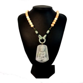 A VINTAGE CHINESE CORAL AND CARVED JADEITE NECKLACE 18K GOLD CLASP