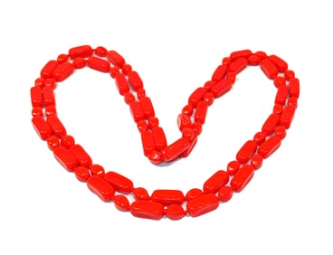 A BEAUTIFUL VINTAGE RED GLASS NECKLACE 48"