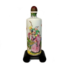 SIGNED CHINESE PORCELAIN SNUFF BOTTLE FAMILLE ROSE QIANLONG MARK
