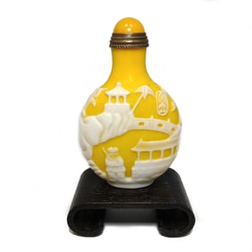 A FINE RARE CHINESE SNUFF BOTTLE ARTIST SIGNED AND DATED QIANLONG SEAL