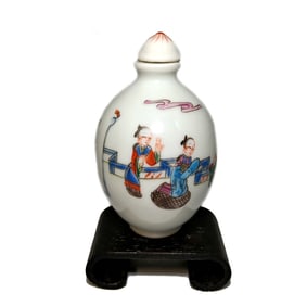 ANTIQUE CHINESE ANTIQUE FAMILLE ROSE PORCELAIN SNUFF BOTTLE TONGZHI MARK 19TH C