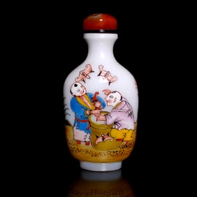 BEAUTIFUL CHINESE ENAMEL PEKING GLASS SNUFF BOTTLE CHILDREN QIANLONG MARK
