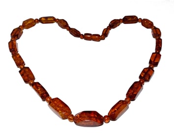 A BEAUTIFUL BALTIC AMBER NECKLACE 24" 37 GRAMS