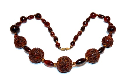 A FINE RARE ANTIQUE CARVED FUTURAN AMBER NECKLACE 80 GR 26"
