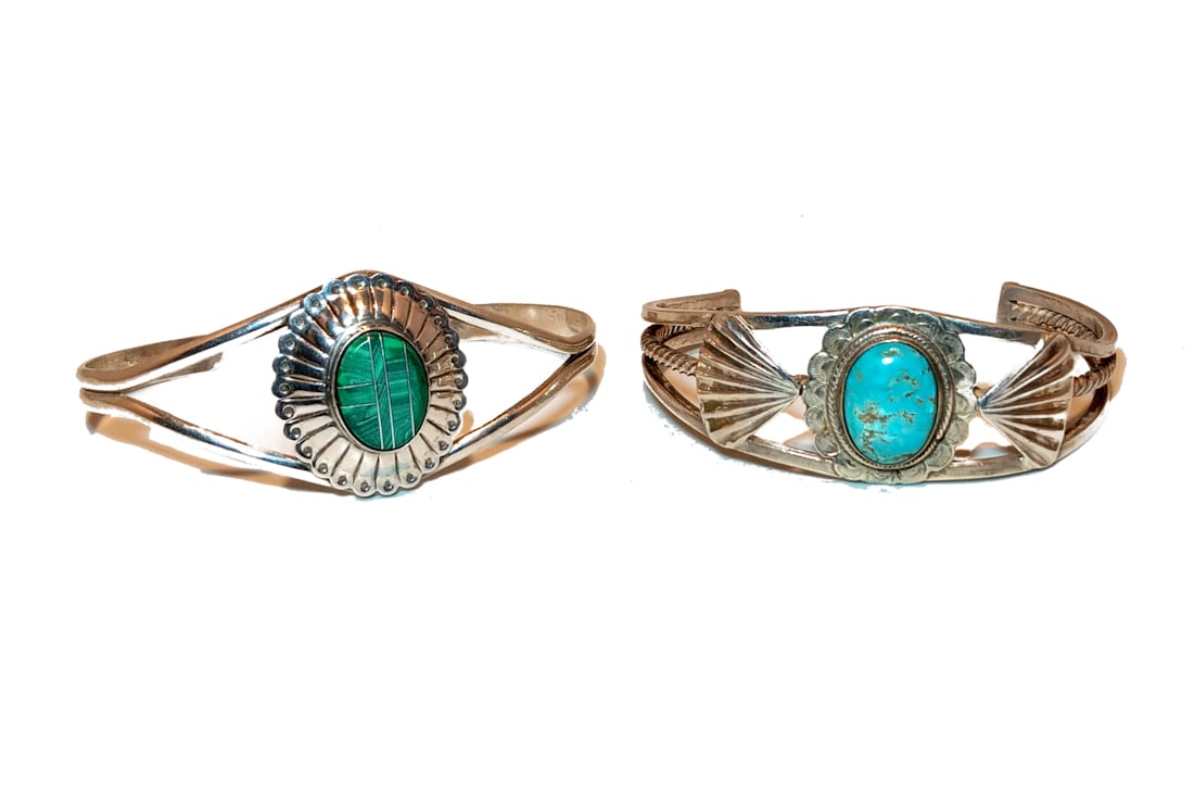 LOT OF 2 VINTAGE SOUTHWESTERN CUFFS TURQUOISE MALACHITE STERLING: THE BEAUTIFUL VINTAGE LOT INCLUDES 2 SOUTHWESTERN STERLING CUFFS. THE CUFFS MEASURES 2.25" D AND 2.4" D. THE TOTAL WEIGHT IS 30.7 GRAMS. WE PROVIDE FREE IN-HOUSE SHIPPING WITHIN THE U.S.