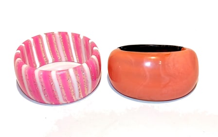 LOT OF 2 BEAUTIFUL VINTAGE LUCITE BANGLES