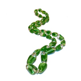 A FINE VINTAGE GREEN GLASS NECKLACE 24"