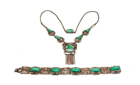 A VERY FINE VINTAGE CZECH SET GREEN GLASS NECKLACE AND A BRACELET