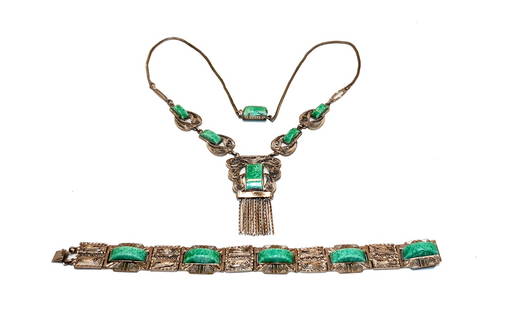 A VERY FINE VINTAGE CZECH SET GREEN GLASS NECKLACE AND A BRACELET: THIS LOT INCLUDES A VERY FINE VINTAGE COSTUME JEWELRY CZECH SET. A NECKLACE 16.5" AND A BRACELET 6.5" LONG. THE BRACELET IS SIGNED CZECHO. WE PROVIDE FREE IN-HOUSE SHIPPING WITHIN THE U.S.