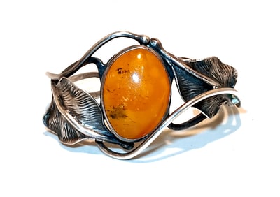 A MAGNIFICENT SOUTHWESTERN STERLING AMBER CUFF