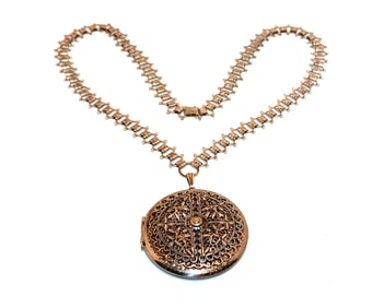 A BEAUTIFUL VINTAGE BOOK CHAIN NECKLACE 22" SILVERTONE COLOR