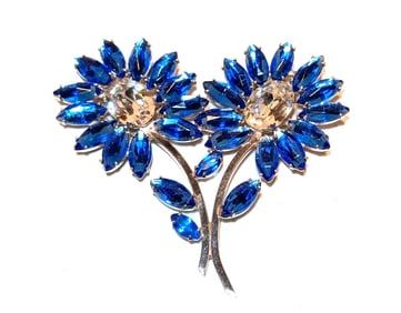 A SUPERB LARGE VINTAGE FLOWER BROOCH BLUE RHINESTONES 3.5"