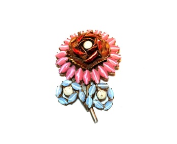 A BEAUTIFUL VINTAGE FUR CLIP FLOWER BROOCH