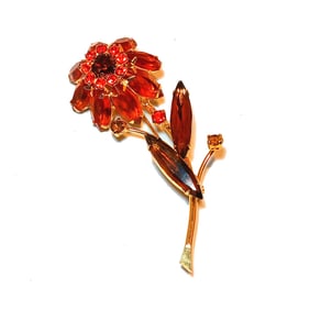 A SUPERB VINTAGE FLOWER BROOCH 3" LONG