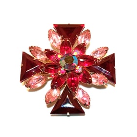 A FINE VINTAGE MALTESE CROSS BROOCH 2.4" D