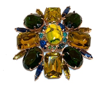 A SUPERB LARGE VINTAGE BROOCH 2.25" D