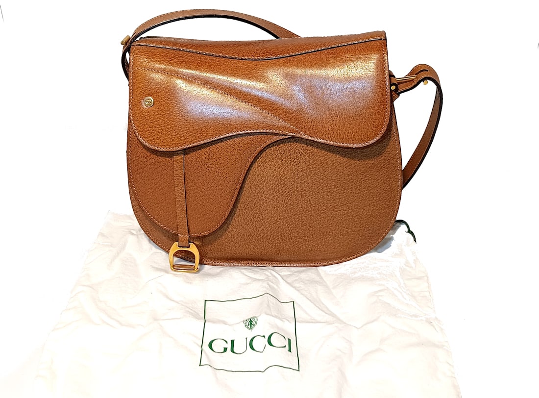 A VINTAGE GUCCI SADDLE CROSSBODY BAG WITH DUST BAG - SERIAL 32725 (1 of 11)
