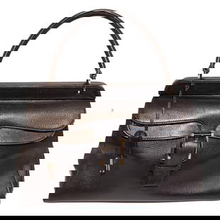 GUCCI VINTAGE BLACK LEATHER TOP HANDLE BAG WITH LOCK, KEYS & WALLET - SERIAL 101671: AN ELEGANT AND RARE VINTAGE GUCCI STRUCTURED HANDBAG IN BLACK TEXTURED LEATHER WITH TOP HANDLE AND FRONT FLAP BUCKLE CLOSURE. FEATURES GOLD-TONE HARDWARE, ORIGINAL LEATHER-ENCASED KEY AND LOCK (BOTH W