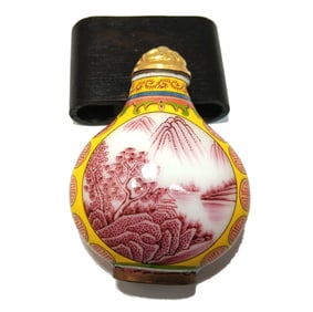 AN EXQUISITE CHINESE SNUFF BOTTLE ENAMEL ON COPPER QIANLONG MARK