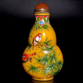 A FINE CHINESE DOUBLE GOURD ENAMEL YELLOW GLASS SNUFF BOTTLE BIRDS QIANLONG MARK