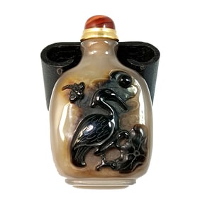 A BEAUTIFUL CHINESE SNUFF BOTTLE CARVED AGATE STORK DRAGONFLY SUN