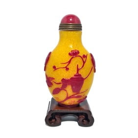 FINE ANTIQUE CHINESE YELLOW PEKING GLASS SNUFF BOTTLE CAT