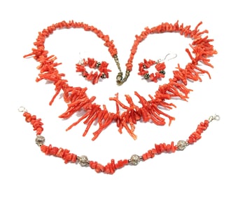 A SOUTHWESTERN NATURAL RED CORAL SILVER PARURE NECKLACE BRACELET EARRINGS