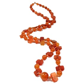 A SUPERB VINTAGE ART DECO CARNELIAN NECKLACE 34"