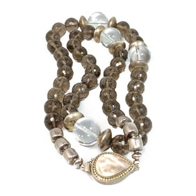 AN OUTSTANDING LARGE ROCK QUARTZ AND SMOKEY QUARTZ NECKLACE STERLING