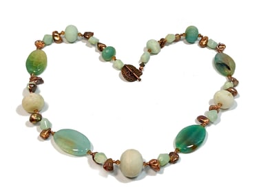 A STUNNING JADEITE AND AGATE PEARL NECKLACE 86 GRAMS 20"