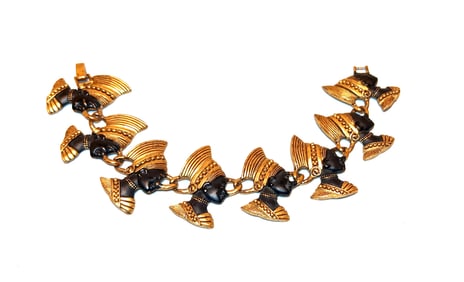 AN ELEGANT VINTAGE ASKEW LONDON BRACELET UNMARKED BLACKAMOR CHARMS
