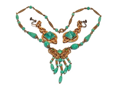 A BEAUTIFUL ANTIQUE CZECH SET GREEN GLASS NECKLACE EARRINGS