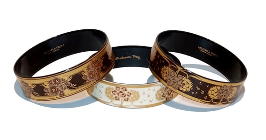 A FABULOUS VINTAGE MICHAELA FREY ENAMELED BANGLES SET 2.6" D EACH