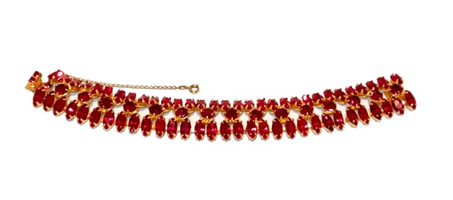 A FINE VINTAGE RED RHINESTONES BRACELET PRONG SET 7.25"