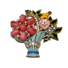 A STUNNING VINTAGE ENAMELED FLOWER BASKET BROOCH 2.1"