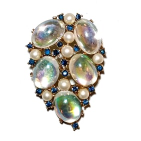A FINE VINTAGE 1950'S SIGNED TRIFARI CROWN BROOCH 2.25"