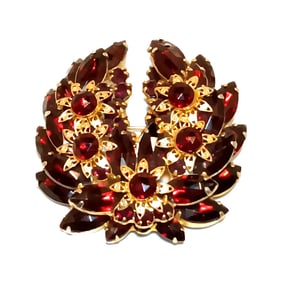 A FABULOUS VINTAGE JULIANA D&E BOOK PIECE RUBY BLOOD HORSE SHOE BROOCH