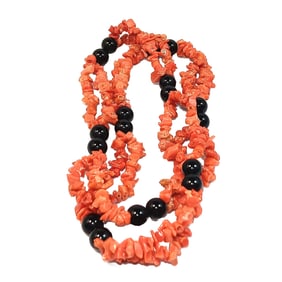 A WONDERFUL VINTAGE NECKLACE CORAL ONYX 24"