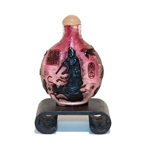 AN EXQUISITE RARE ANTIQUE PEKING GLASS SNUFF BOTTLE IMMORTAL