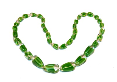 A FINE VINTAGE GREEN GLASS NECKLACE 24"
