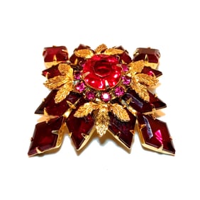 A FABULOUS LARGE VINTAGE RED RHINESTONES BROOCH 3" GOLD TONE LEAFS