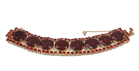 A GLAMOROUS VINTAGE BRACELET LARGE RED RHINESTONES 7.8" LONG
