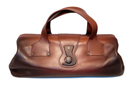 VINTAGE GUCCI BROWN LEATHER "DOCTOR HANDBAG" MADE IN ITALY WITH SERIAL NUMBER: THIS CLASSIC VINTAGE GUCCI "DOCTOR" BAG IS CRAFTED FROM CALF LEATHER, MEASURING APPROXIMATELY: LENGTH 18", WIDTH 6", HEIGHT 5.5", AND BEARS SERIAL NUMBERS 104992 AND 001998 STAMPED INSIDE. SUBTLE SURF