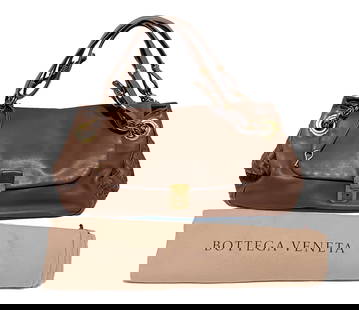 A SUPERB ORIGINAL VINTAGE BOTTEGA VENETA INTRECCIATO HOBO SHOPPER BROWN LAMBSKIN DUST BAG: AN ELEGANT BOTTEGA VENETA HOBO-STYLE SHOPPER IN SUPPLE BROWN LAMBSKIN WITH THE ICONIC INTRECCIATO WEAVE. WITH A SPACIOUS INTERIOR THE BAG MEASURES: 16" L, 4.5" W, 6.5" H,PERFECT FOR EVERYDAY ESSENTIAL