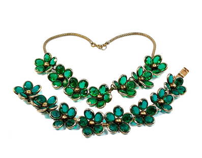 FINE ANTIQUE 1940'S ALFRED PHILIPPE FOR TRIFARI GREEN GLASS  NECKLACE BRACELET: A FINE AND RARE 1940'S PARURE ATTRIBUTED TO ALFRED PHILIPPE FOR TRIFARI, IS FEATURING A VIBRANT FLOWER DESIGN IN VIVID GREEN GLASS WITH BROWN FAUX PEARLS. THIS UNSIGNED TWO PIECE SET INCLUDES A STATEM