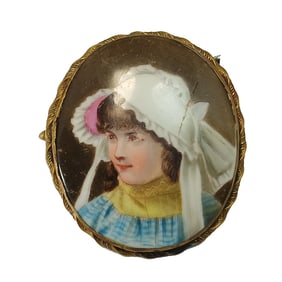 FINE ANTIQUE HAND PAINTED VICTORIAN PORTRAIT BROOCH